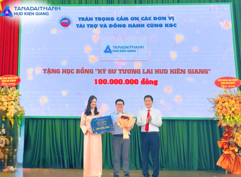 HUD Kiên Giang trao tặng 100 triệu đồng học bổng, đồng hành cùng sinh viên Trường Cao đẳng Kiên Giang