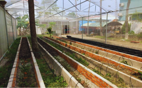 GIA CÔNG, LẮP ĐẶT NHÀ LƯỚI VÀ MÁNG TRỒNG RAU SẠCH